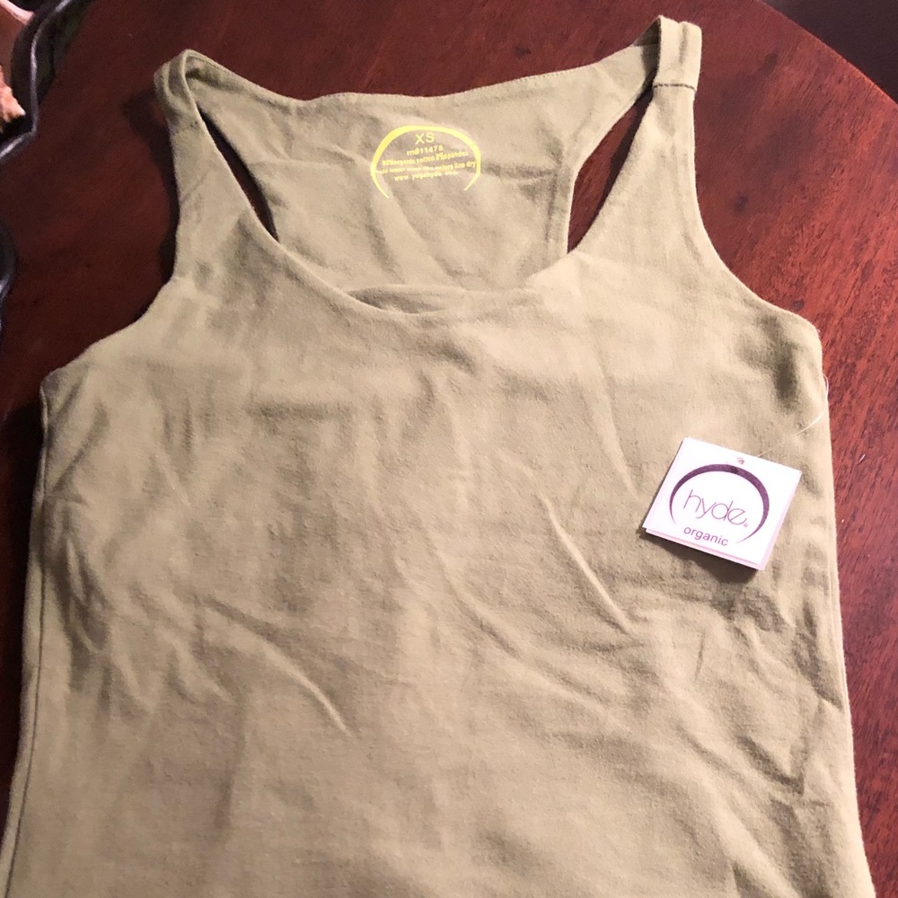 NWT HYDE YOGA TOP - GREEN XS